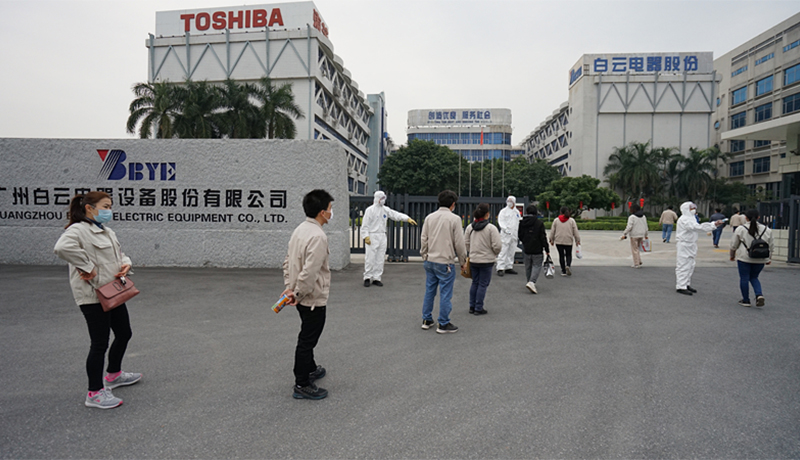 >體溫檢測，井然有序！